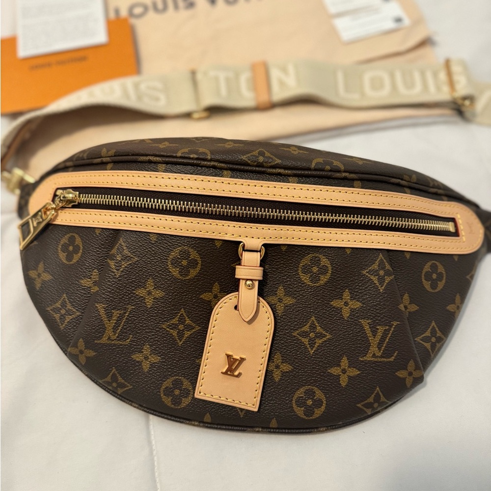 BNWT- Louis Vuitton Highrise MNG crossbody- bumbag